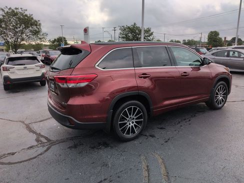 Used 2017 Toyota Highlander SE AWD/4WD image 5
