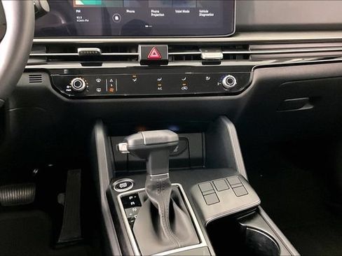 Certified 2026 Kia Sportage LX FWD image 8