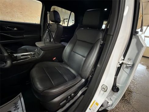 Used 2023 Chevrolet Traverse RS image 11