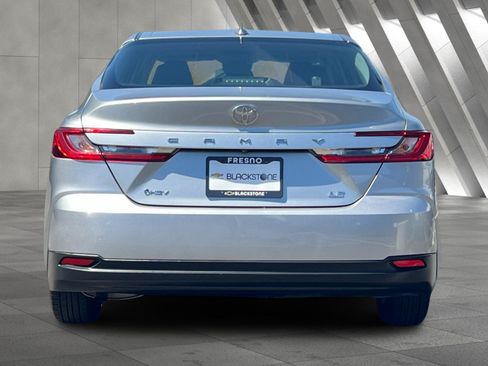 Used 2025 Toyota Camry LE FWD image 5