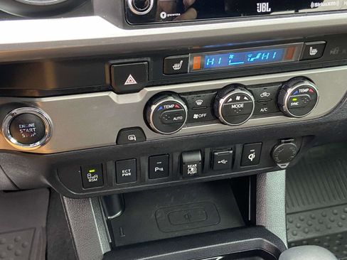 Used 2021 Toyota Tacoma Limited image 17