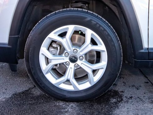 Used 2025 Jeep Compass Latitude image 51