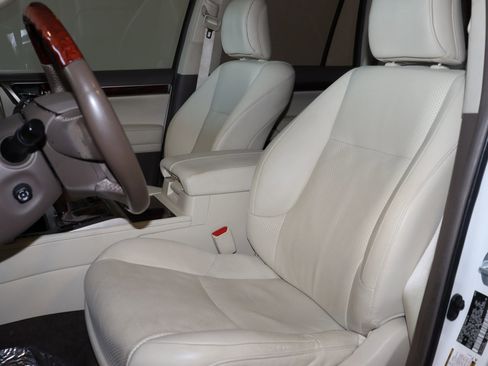 Used 2011 Lexus GX 460 w/ Comfort Plus Pkg image 13