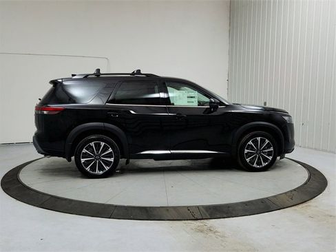 New 2026 Nissan Pathfinder Platinum image 8