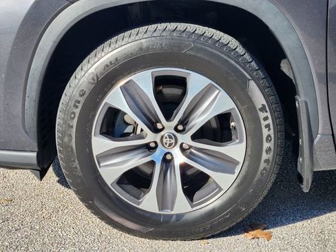 Used 2022 Toyota Highlander XLE image 8
