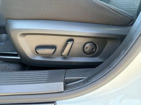 Used 2023 Nissan Rogue SV image 16