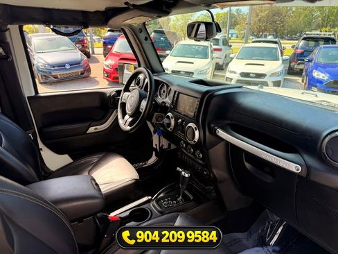 Used 2017 Jeep Wrangler Unlimited Sahara w/ Connectivity Group AWD/4WD image 35