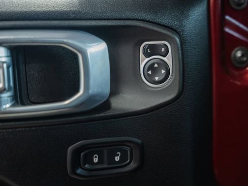 Used 2021 Jeep Gladiator Rubicon w/ LED Lighting Group AWD/4WD image 39
