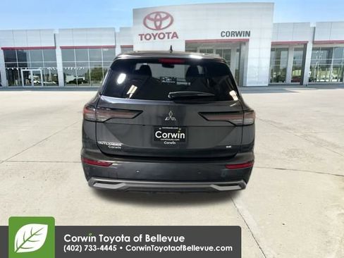 Used 2025 Mitsubishi Outlander SE image 4