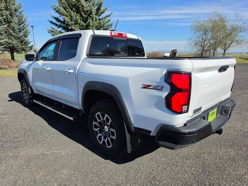 Used 2024 Chevrolet Colorado Z71 w/ Z71 Convenience Package 2 AWD/4WD image 8