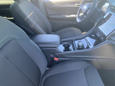 New 2026 Jeep Grand Cherokee L 4WD image 8