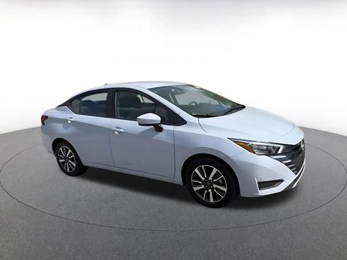 Used 2025 Nissan Versa SV image 2