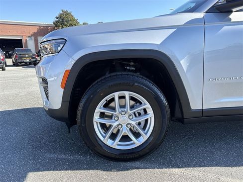 New 2025 Jeep Grand Cherokee Laredo X image 9