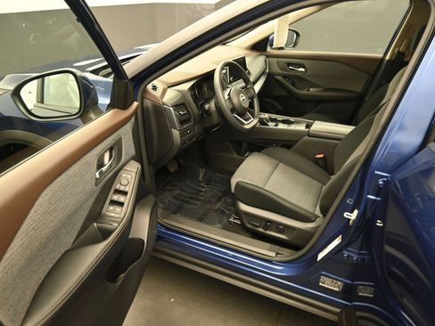 Certified 2023 Nissan Rogue SV image 24