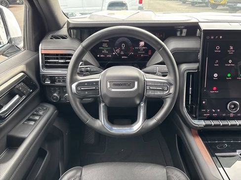 Used 2025 GMC Yukon XL Denali AWD/4WD image 11