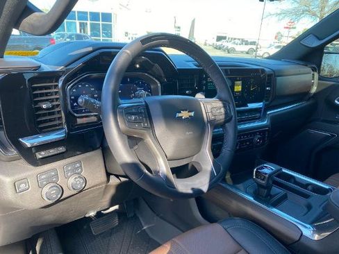 Used 2025 Chevrolet Silverado 1500 High Country image 12