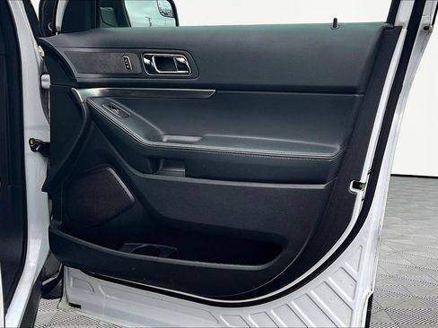 Used 2017 Ford Explorer Base w/ Ultimate Wiring Package image 29