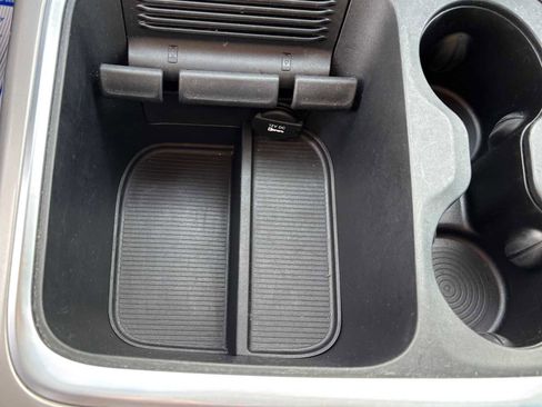 Certified 2020 RAM 1500 Classic SLT w/ Luxury Group image 23