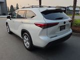 Used 2023 Toyota Highlander LE image 3