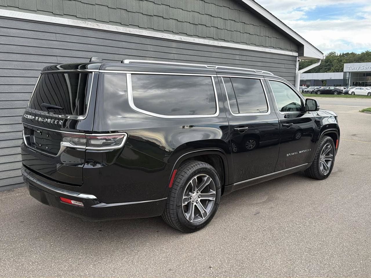 Used 2024 Jeep Grand Wagoneer L 4WD image 3