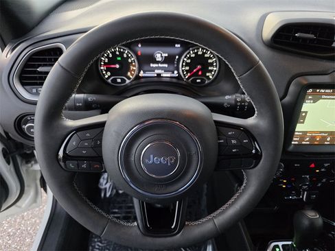 Used 2021 Jeep Renegade Latitude image 18