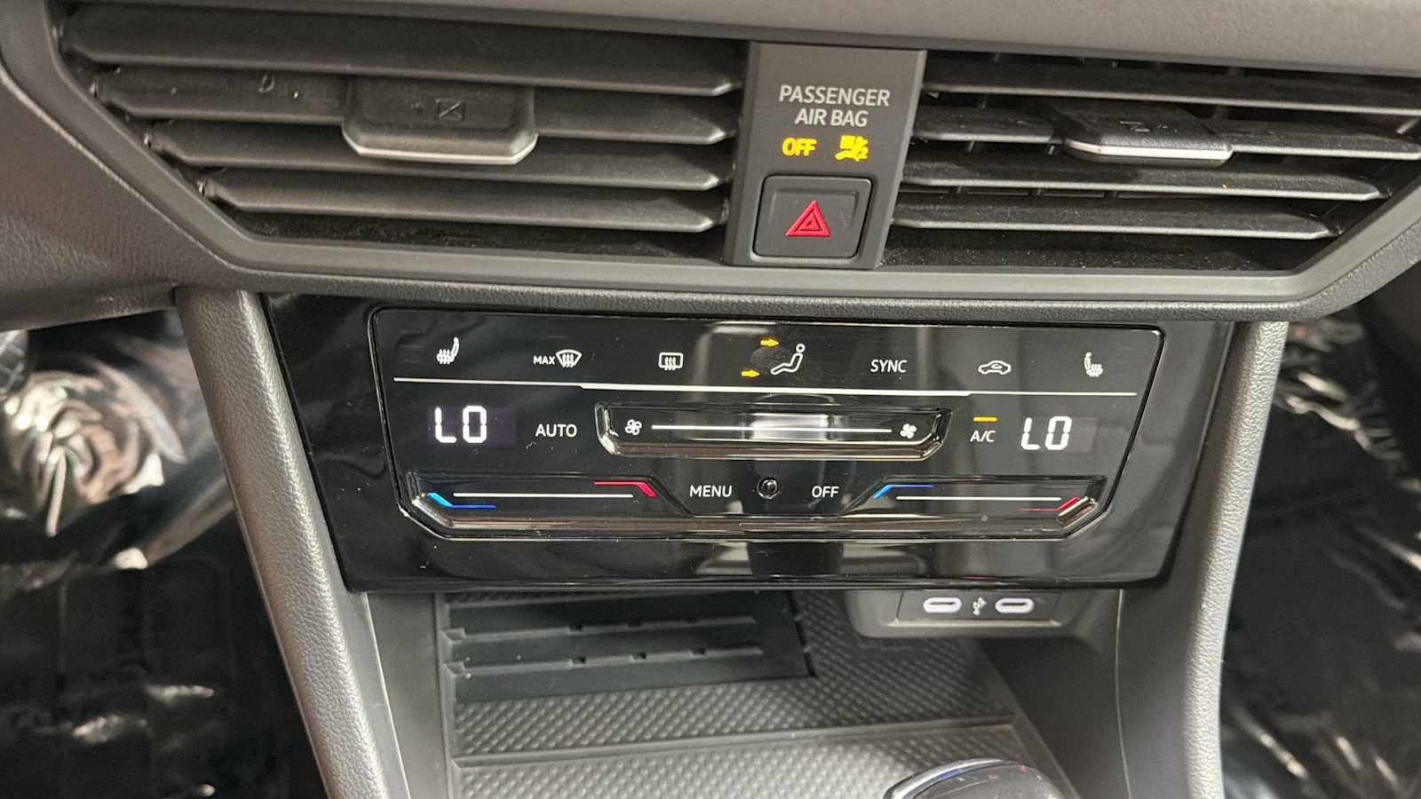 Used 2025 Volkswagen Jetta SE FWD image 20