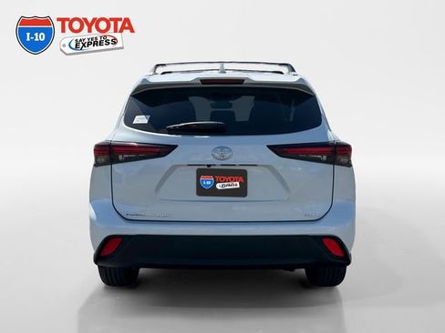 Certified 2025 Toyota Highlander XLE FWD image 4