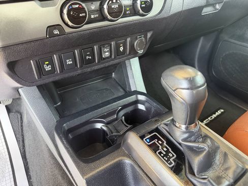 Used 2017 Toyota Tacoma TRD Sport w/ Premium & Technology Package RWD image 23