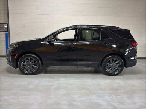 Used 2023 Chevrolet Equinox RS image 2