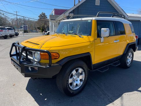 Used 2007 Toyota FJ Cruiser 4WD image 2