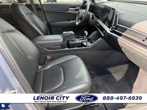 Used 2025 Kia Sportage EX image 13