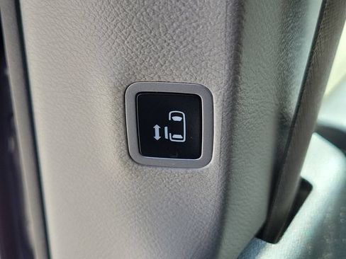 Used 2021 Chrysler Pacifica Touring-L FWD image 14
