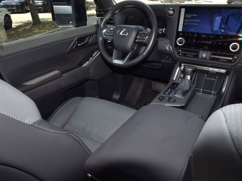Used 2024 Lexus GX 550 w/ Accessory Package (Z1) AWD/4WD image 16