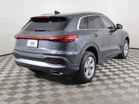 Used 2025 Audi Q5 Premium w/ Convenience Package image 5