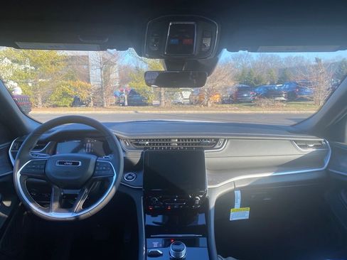 New 2025 Jeep Grand Cherokee Limited w/ Black Appearance Package image 10