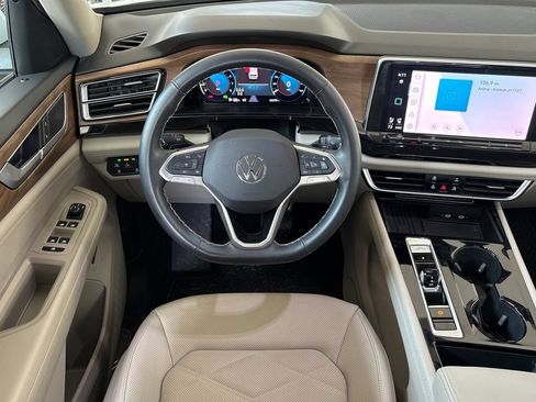 Used 2025 Volkswagen Atlas SE FWD image 20
