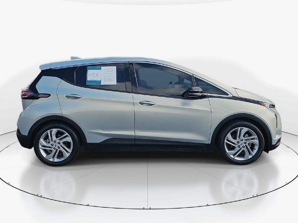Used 2023 Chevrolet Bolt LT w/ Driver Confidence Package FWD image 5