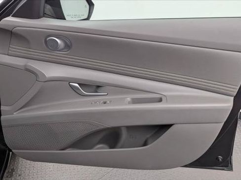 Used 2025 Hyundai Elantra SEL FWD image 22