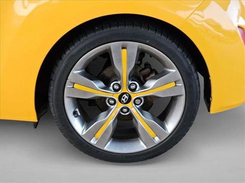 Used 2016 Hyundai Veloster w/ Option Group 02 FWD image 17