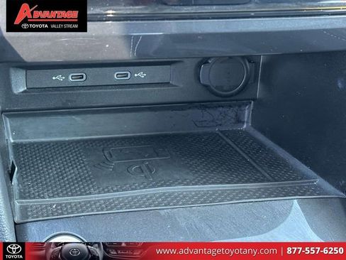 Used 2024 Volkswagen Tiguan SE image 30