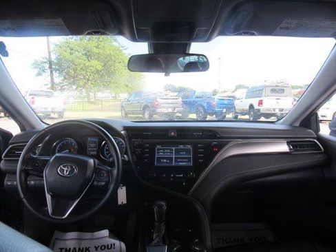 Used 2019 Toyota Camry SE FWD image 13