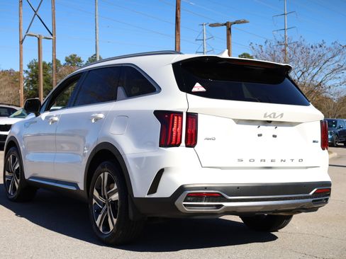 Used 2022 Kia Sorento SX Prestige w/ Panoramic Sunroof Package image 3