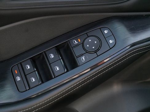 Used 2025 Nissan Rogue SV AWD/4WD image 19