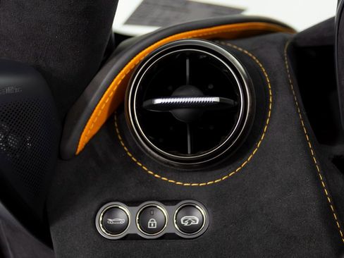 Used 2022 McLaren 720S Performance image 24