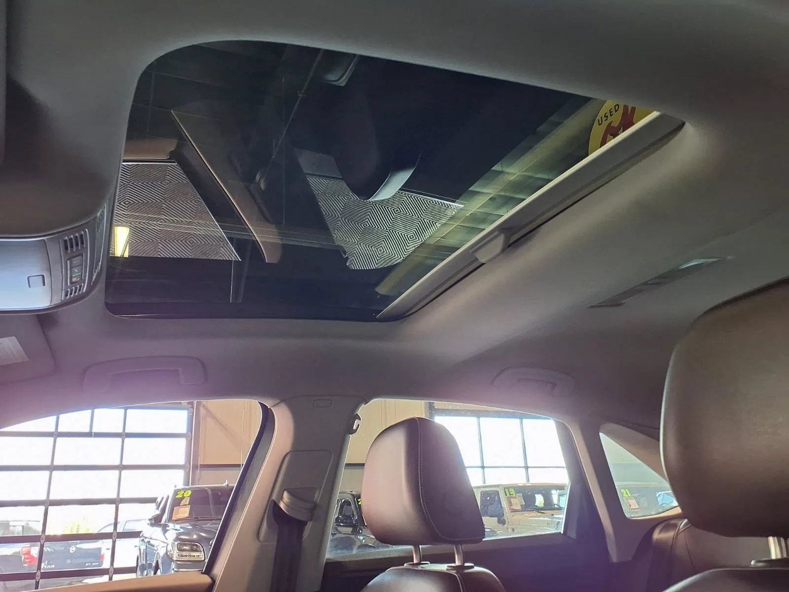 Used 2023 Volkswagen Jetta SE w/ Panoramic Sunroof Package FWD image 17