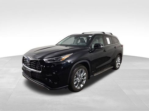 Used 2024 Toyota Highlander Limited image 2