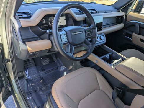 Used 2025 Land Rover Defender 110 X-Dynamic SE image 9