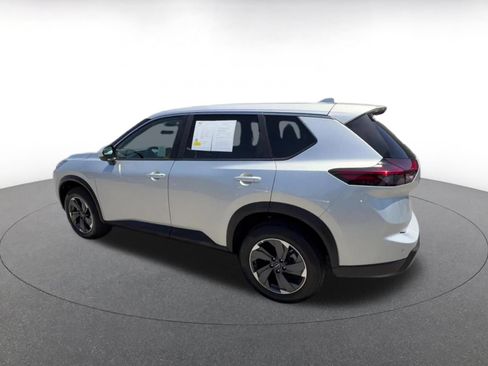 Used 2025 Nissan Rogue SV FWD image 10