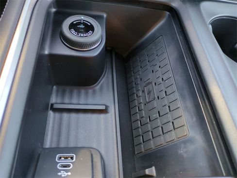 New 2025 Ford Expedition Platinum w/ Stealth Performance Package image 22