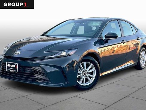 Used 2025 Toyota Camry LE image 1